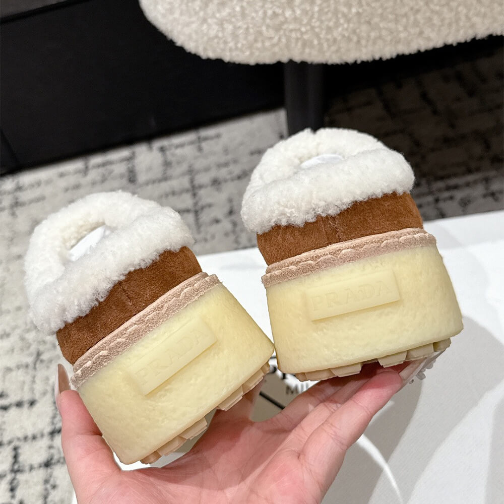 Pra*a Suede slippers