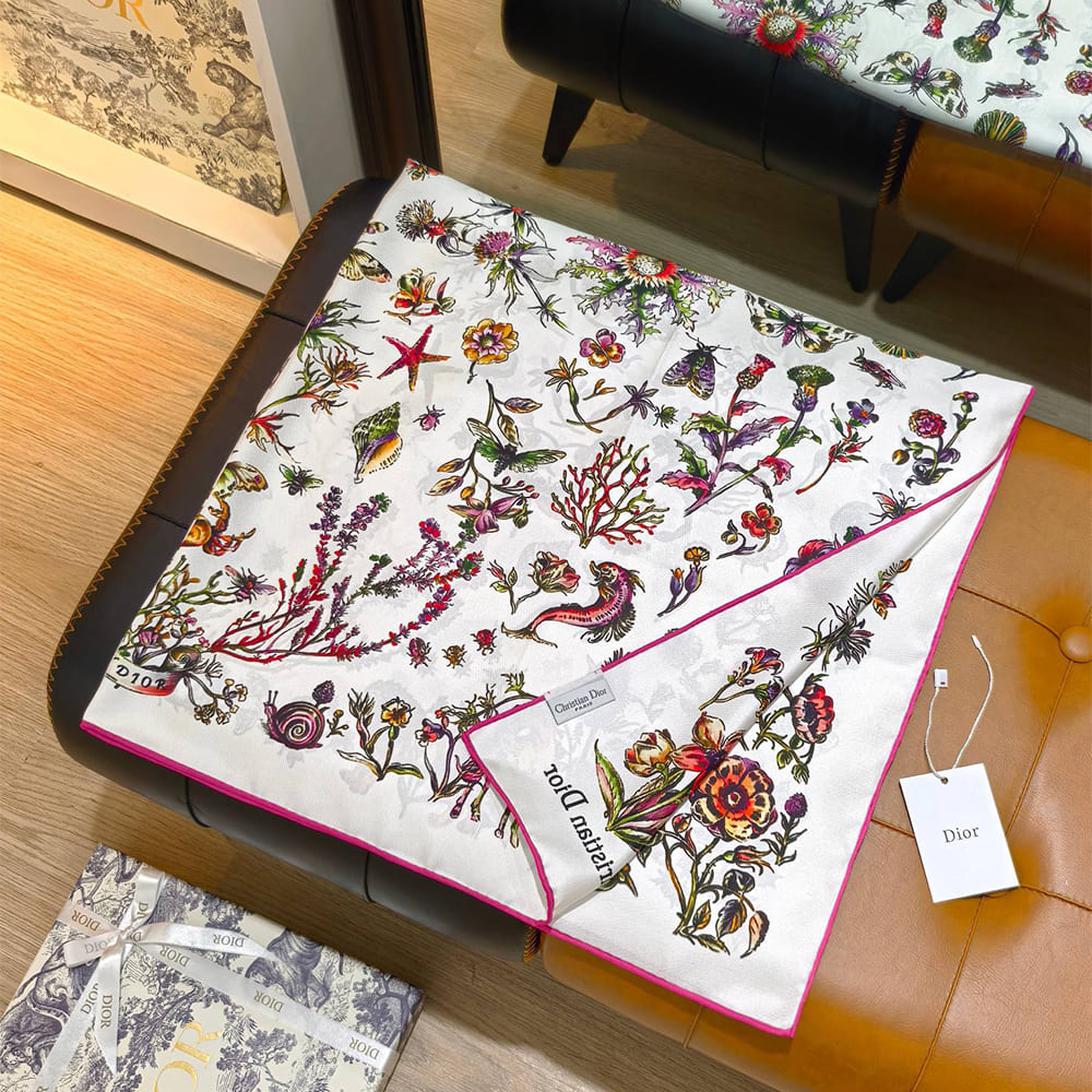 D10r printed square scarf 90