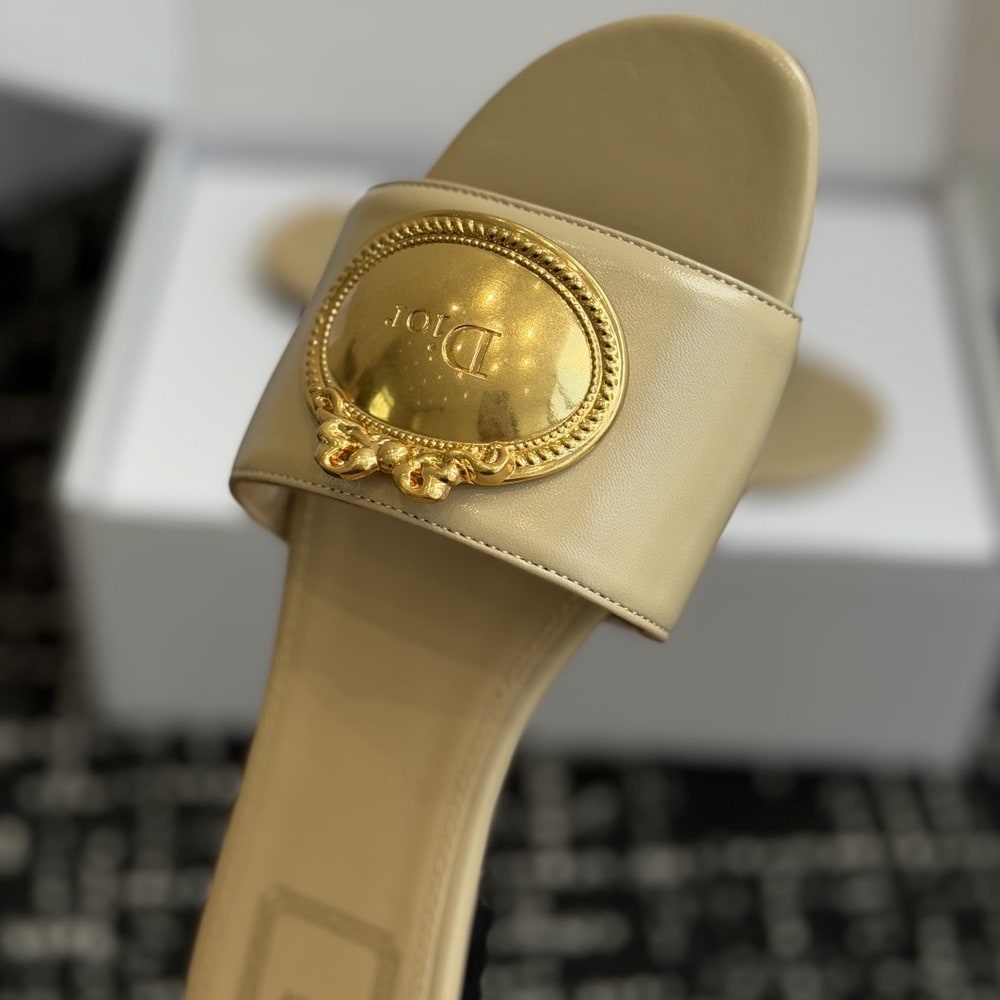 D10r Medaillon Buckle Slide (EU SIZE 35-42)