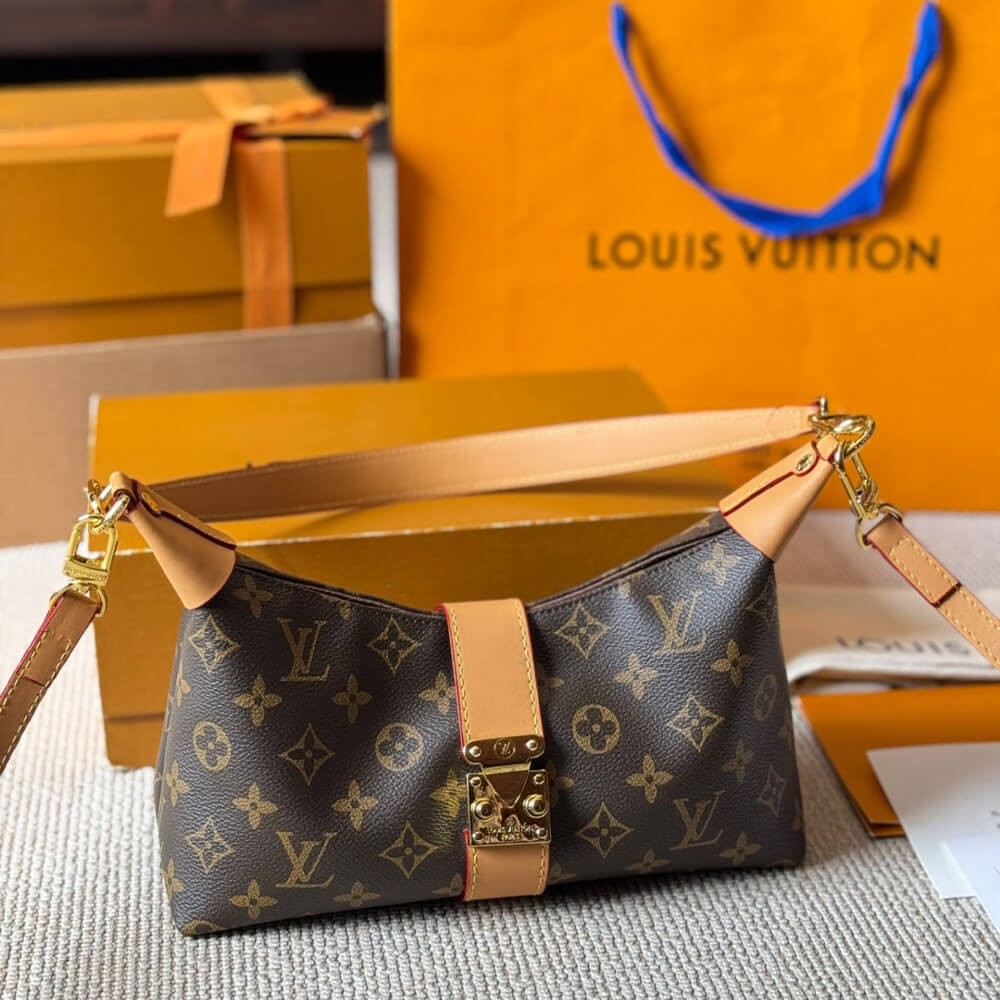 LV POCHETTE MIA