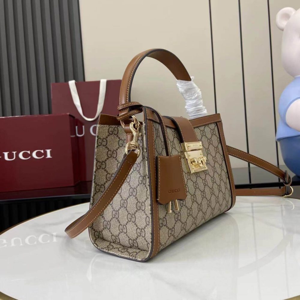 Gvc*1 PADLOCK MEDIUM TOP HANDLE BAG