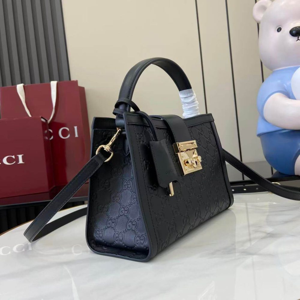 Gvc*1 PADLOCK MEDIUM TOP HANDLE BAG