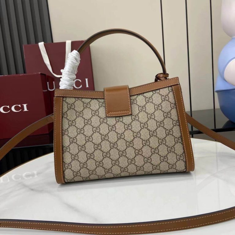 Gvc*1 PADLOCK MEDIUM TOP HANDLE BAG