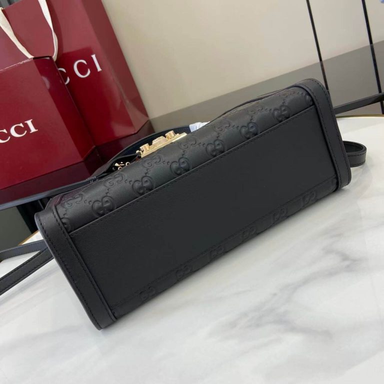 Gvc*1 PADLOCK MEDIUM TOP HANDLE BAG