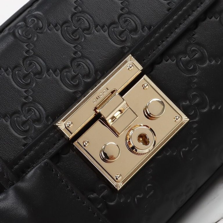 Gvc*1 PADLOCK SMALL TOP HANDLE BAG