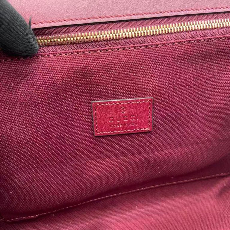 Gvc*1 PADLOCK MEDIUM TOP HANDLE BAG