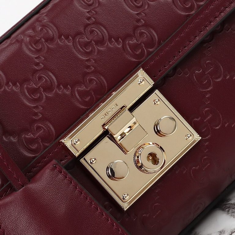 Gvc*1 PADLOCK SMALL TOP HANDLE BAG