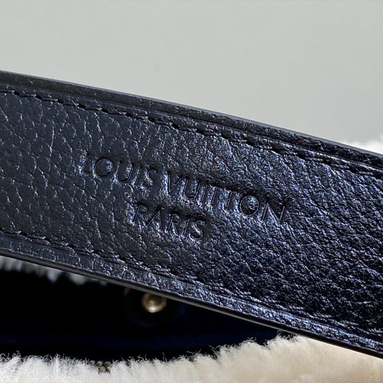 LV CARRYALL BB