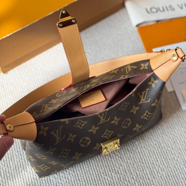 LV POCHETTE MIA